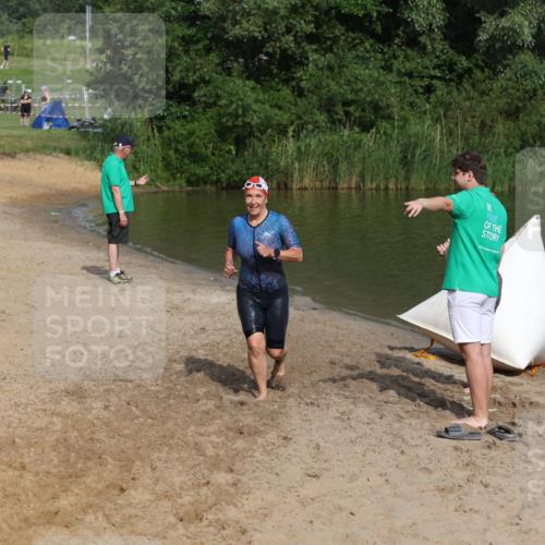 21.06.2026 - 29. Vierlanden-Triathlon Andreas Tolksdorf http://msf.ph/oto/9858606 21.06.2026 09:03:40 Schwimmen 288, 302 meine-sportfotos.de