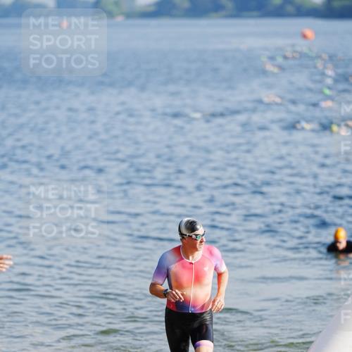 21.06.2026 - 29. Vierlanden-Triathlon LAZAROV Photography http://msf.ph/oto/9858707 21.06.2026 08:14:49 Schwimmen  meine-sportfotos.de