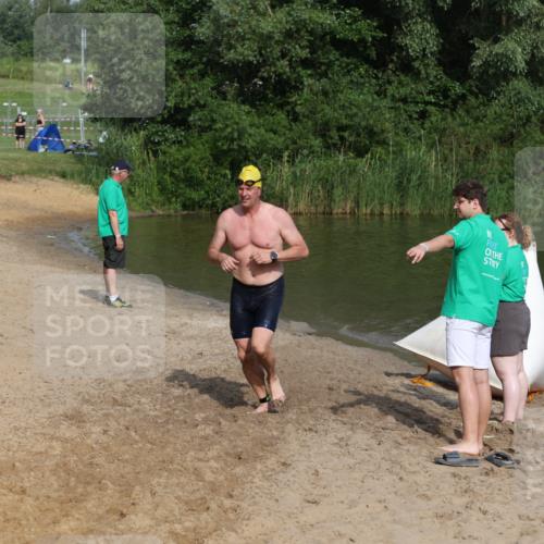 21.06.2026 - 29. Vierlanden-Triathlon Andreas Tolksdorf http://msf.ph/oto/9858730 21.06.2026 09:04:04 Schwimmen 177, 244 meine-sportfotos.de