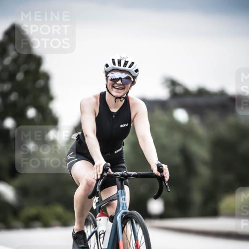 21.06.2026 - 29. Vierlanden-Triathlon H.Heesch http://msf.ph/oto/9858827 21.06.2026 10:31:15 Radfahren 229, 265, 280, 352, 498, 612 meine-sportfotos.de