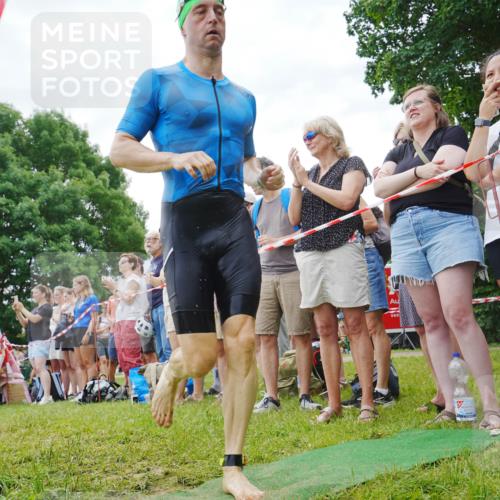 21.06.2026 - 29. Vierlanden-Triathlon LAZAROV Photography http://msf.ph/oto/9859034 21.06.2026 10:59:02 Schwimmen 653, 681 meine-sportfotos.de
