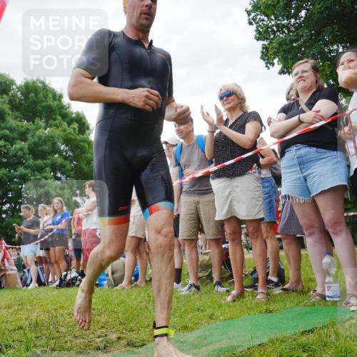 21.06.2026 - 29. Vierlanden-Triathlon LAZAROV Photography http://msf.ph/oto/9859059 21.06.2026 10:59:08 Schwimmen 647, 653 meine-sportfotos.de