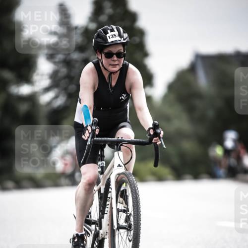 21.06.2026 - 29. Vierlanden-Triathlon H.Heesch http://msf.ph/oto/9859097 21.06.2026 10:31:44 Radfahren 123, 202, 226, 301, 308, 389, 1357 meine-sportfotos.de