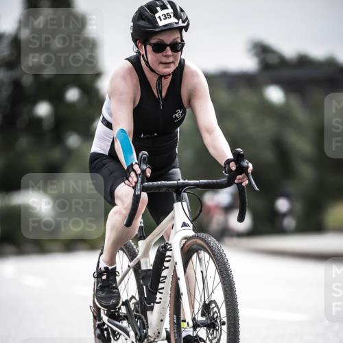 21.06.2026 - 29. Vierlanden-Triathlon H.Heesch http://msf.ph/oto/9859112 21.06.2026 10:31:45 Radfahren 123, 202, 226, 308, 389, 1357 meine-sportfotos.de