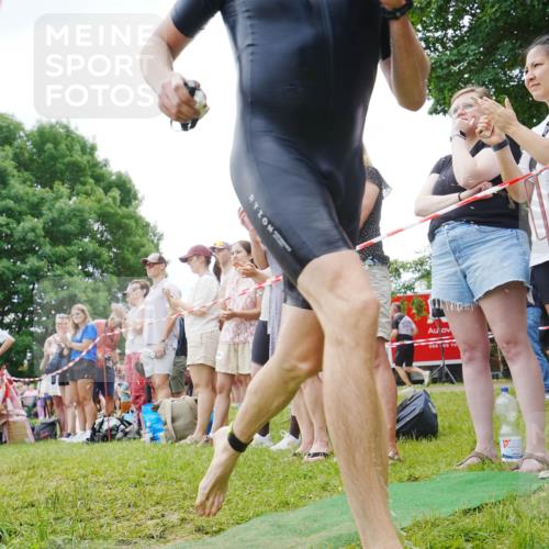 21.06.2026 - 29. Vierlanden-Triathlon LAZAROV Photography http://msf.ph/oto/9859143 21.06.2026 11:00:34 Schwimmen 696, 712 meine-sportfotos.de