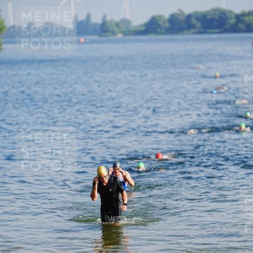 21.06.2026 - 29. Vierlanden-Triathlon LAZAROV Photography http://msf.ph/oto/9859189 21.06.2026 08:17:53 Schwimmen  meine-sportfotos.de