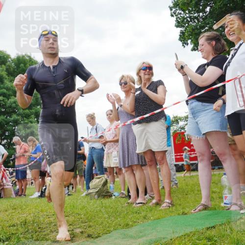 21.06.2026 - 29. Vierlanden-Triathlon LAZAROV Photography http://msf.ph/oto/9859417 21.06.2026 11:03:24 Schwimmen 695, 703, 713 meine-sportfotos.de