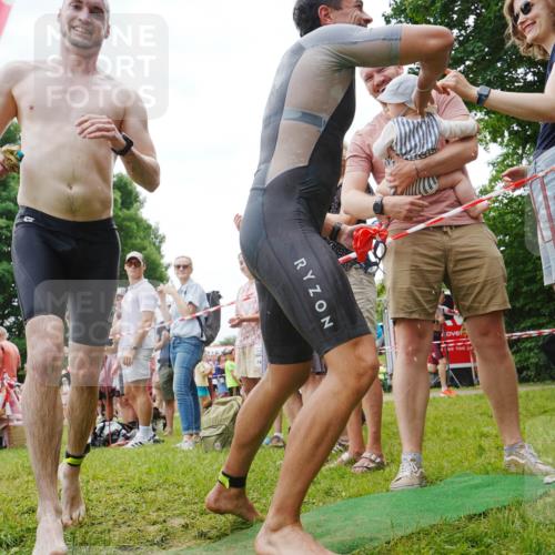 21.06.2026 - 29. Vierlanden-Triathlon LAZAROV Photography http://msf.ph/oto/9859458 21.06.2026 11:04:24 Schwimmen 632, 672 meine-sportfotos.de