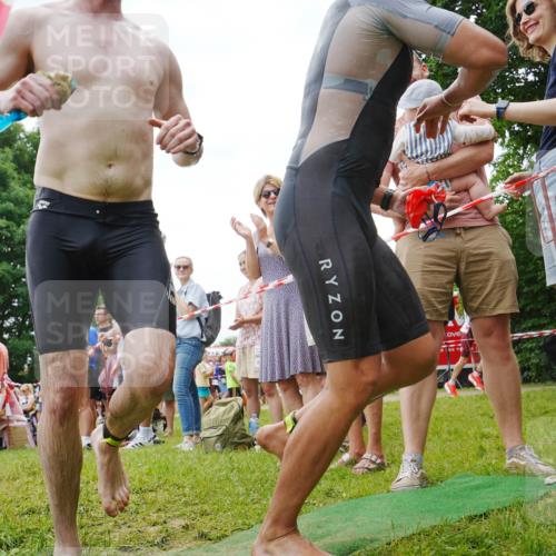 21.06.2026 - 29. Vierlanden-Triathlon LAZAROV Photography http://msf.ph/oto/9859462 21.06.2026 11:04:24 Schwimmen 632, 672 meine-sportfotos.de
