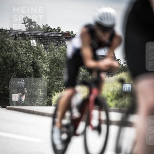 21.06.2026 - 29. Vierlanden-Triathlon H.Heesch http://msf.ph/oto/9859613 21.06.2026 10:32:24 Radfahren 12, 13, 54, 84, 165, 169, 199, 239, 324, 595 meine-sportfotos.de