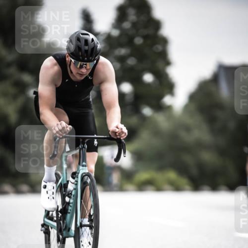 21.06.2026 - 29. Vierlanden-Triathlon H.Heesch http://msf.ph/oto/9859648 21.06.2026 10:32:26 Radfahren 12, 13, 54, 165, 169, 239, 324, 595 meine-sportfotos.de