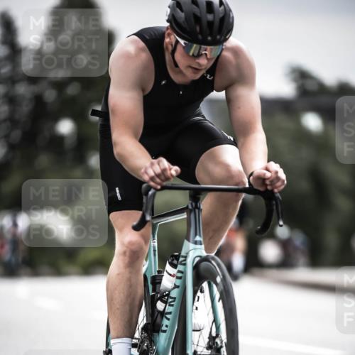 21.06.2026 - 29. Vierlanden-Triathlon H.Heesch http://msf.ph/oto/9859669 21.06.2026 10:32:26 Radfahren 12, 13, 54, 165, 169, 239, 324, 595 meine-sportfotos.de