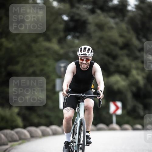 21.06.2026 - 29. Vierlanden-Triathlon H.Heesch http://msf.ph/oto/9859800 21.06.2026 12:06:13 Radfahren 264, 752, 829, 837, 913, 919, 941, 956, 965, 972, 975 meine-sportfotos.de
