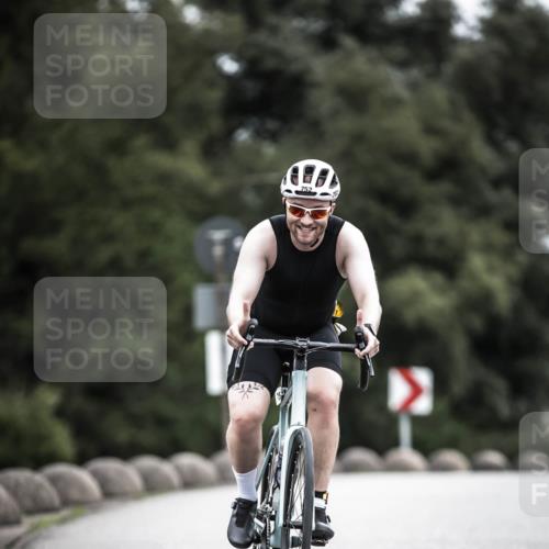 21.06.2026 - 29. Vierlanden-Triathlon H.Heesch http://msf.ph/oto/9859802 21.06.2026 12:06:13 Radfahren 264, 752, 829, 837, 913, 919, 941, 956, 965, 972, 975 meine-sportfotos.de