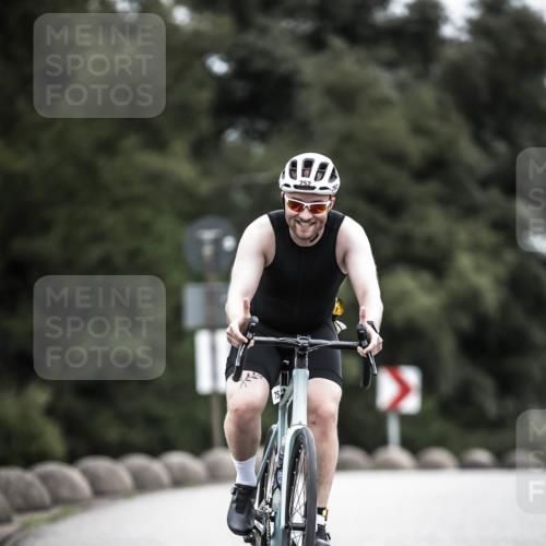 21.06.2026 - 29. Vierlanden-Triathlon H.Heesch http://msf.ph/oto/9859803 21.06.2026 12:06:13 Radfahren 264, 752, 829, 837, 913, 919, 941, 956, 965, 972, 975 meine-sportfotos.de