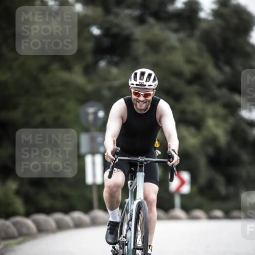 21.06.2026 - 29. Vierlanden-Triathlon H.Heesch http://msf.ph/oto/9859806 21.06.2026 12:06:13 Radfahren 264, 752, 829, 837, 913, 919, 941, 956, 965, 972, 975 meine-sportfotos.de