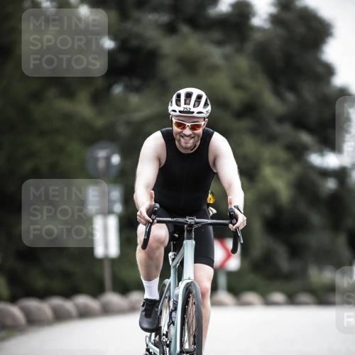 21.06.2026 - 29. Vierlanden-Triathlon H.Heesch http://msf.ph/oto/9859811 21.06.2026 12:06:14 Radfahren 752, 829, 837, 913, 919, 956, 965 meine-sportfotos.de
