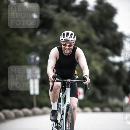 21.06.2026 - 29. Vierlanden-Triathlon H.Heesch http://msf.ph/oto/9859814 21.06.2026 12:06:14 Radfahren 752, 829, 837, 913, 919, 956, 965 meine-sportfotos.de