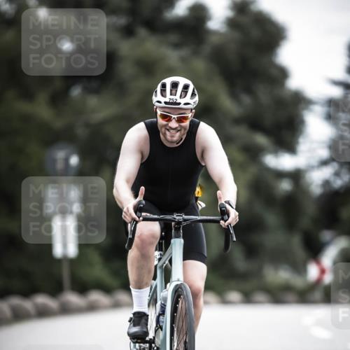 21.06.2026 - 29. Vierlanden-Triathlon H.Heesch http://msf.ph/oto/9859819 21.06.2026 12:06:14 Radfahren 752, 829, 837, 913, 919, 956, 965 meine-sportfotos.de