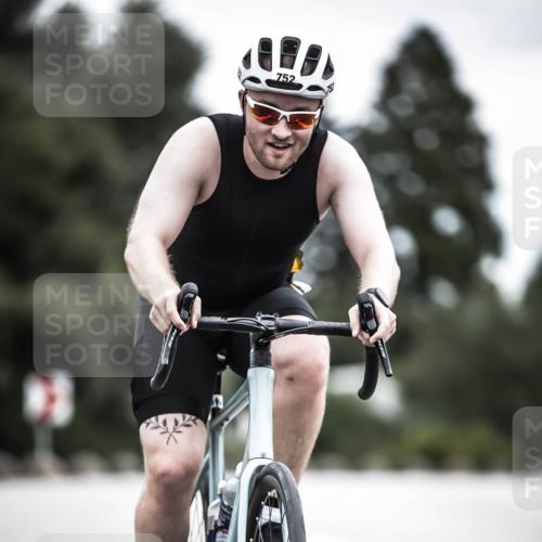 21.06.2026 - 29. Vierlanden-Triathlon H.Heesch http://msf.ph/oto/9859846 21.06.2026 12:06:14 Radfahren 752, 829, 837, 913, 919, 956, 965 meine-sportfotos.de