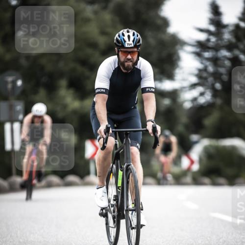 21.06.2026 - 29. Vierlanden-Triathlon H.Heesch http://msf.ph/oto/9859901 21.06.2026 12:06:26 Radfahren 754, 833, 909, 920, 958, 959, 970, 971 meine-sportfotos.de