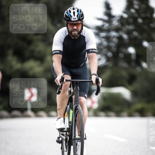 21.06.2026 - 29. Vierlanden-Triathlon H.Heesch http://msf.ph/oto/9859917 21.06.2026 12:06:27 Radfahren 754, 833, 909, 920, 959, 970, 971 meine-sportfotos.de