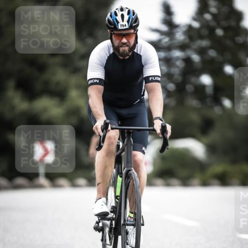 21.06.2026 - 29. Vierlanden-Triathlon H.Heesch http://msf.ph/oto/9859919 21.06.2026 12:06:27 Radfahren 754, 833, 909, 920, 959, 970, 971 meine-sportfotos.de