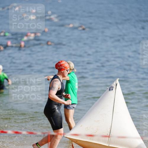 21.06.2026 - 29. Vierlanden-Triathlon LAZAROV Photography http://msf.ph/oto/9860028 21.06.2026 08:38:13 Schwimmen 13, 37, 76 meine-sportfotos.de