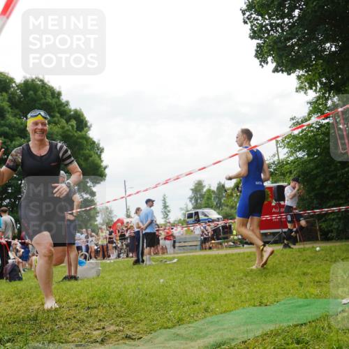 21.06.2026 - 29. Vierlanden-Triathlon LAZAROV Photography http://msf.ph/oto/9860092 21.06.2026 11:26:49 Schwimmen 833, 855 meine-sportfotos.de