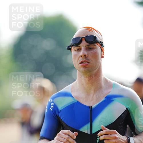 21.06.2026 - 29. Vierlanden-Triathlon LAZAROV Photography http://msf.ph/oto/9860150 21.06.2026 08:38:35 Schwimmen 12, 57 meine-sportfotos.de
