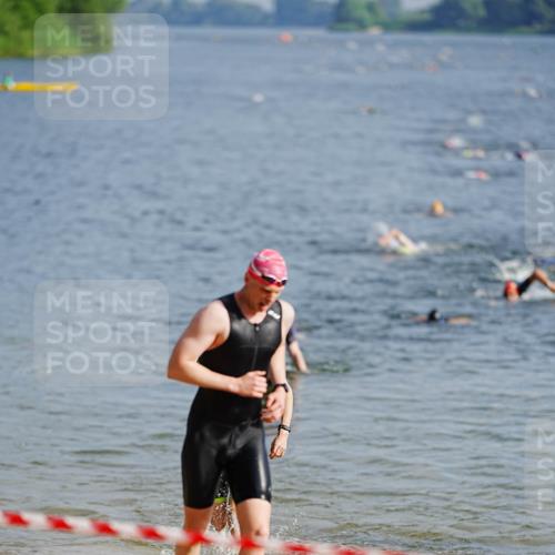 21.06.2026 - 29. Vierlanden-Triathlon LAZAROV Photography http://msf.ph/oto/9860179 21.06.2026 08:38:56 Schwimmen 60, 61, 82 meine-sportfotos.de