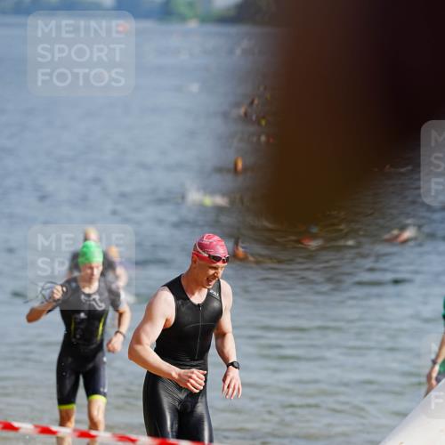 21.06.2026 - 29. Vierlanden-Triathlon LAZAROV Photography http://msf.ph/oto/9860183 21.06.2026 08:38:57 Schwimmen 60, 61, 82 meine-sportfotos.de