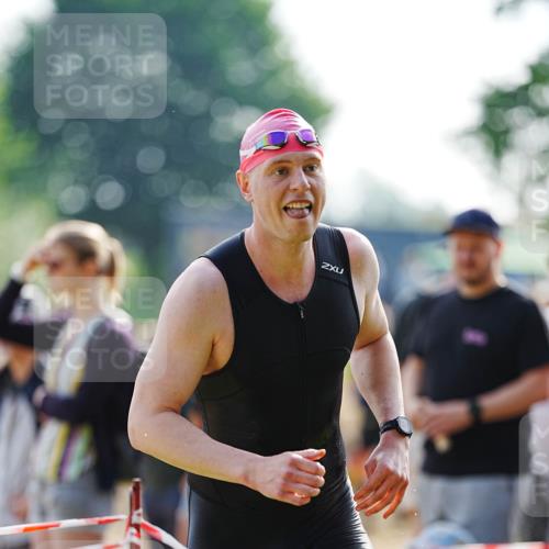 21.06.2026 - 29. Vierlanden-Triathlon LAZAROV Photography http://msf.ph/oto/9860207 21.06.2026 08:39:04 Schwimmen 61, 82 meine-sportfotos.de