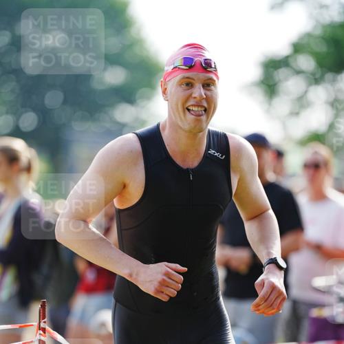 21.06.2026 - 29. Vierlanden-Triathlon LAZAROV Photography http://msf.ph/oto/9860211 21.06.2026 08:39:04 Schwimmen 61, 82 meine-sportfotos.de