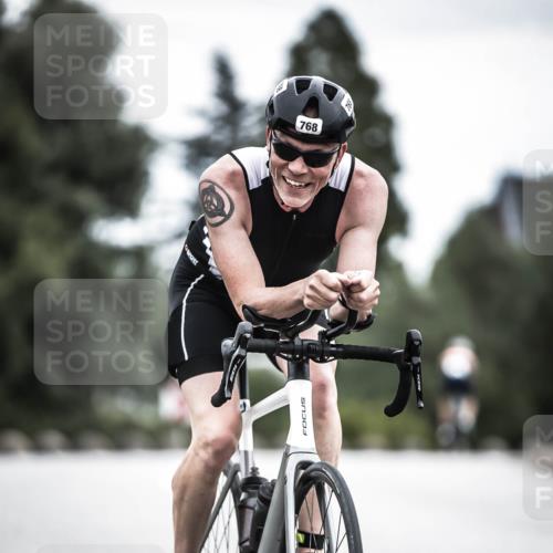 21.06.2026 - 29. Vierlanden-Triathlon H.Heesch http://msf.ph/oto/9860429 21.06.2026 12:07:05 Radfahren 668, 712, 768 meine-sportfotos.de
