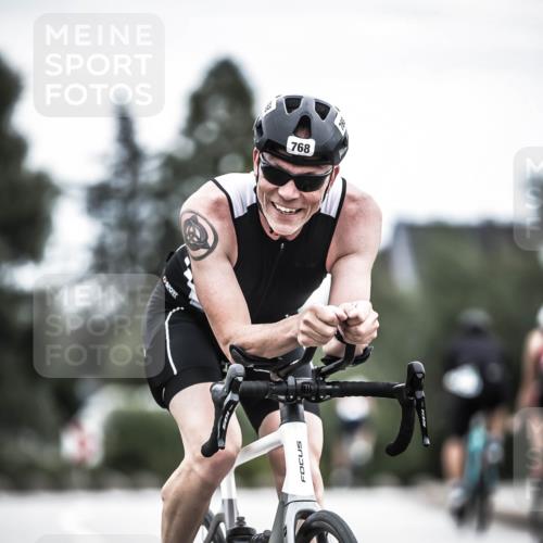 21.06.2026 - 29. Vierlanden-Triathlon H.Heesch http://msf.ph/oto/9860435 21.06.2026 12:07:05 Radfahren 668, 712, 768 meine-sportfotos.de