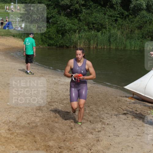 21.06.2026 - 29. Vierlanden-Triathlon Andreas Tolksdorf http://msf.ph/oto/9860448 21.06.2026 09:10:53 Schwimmen 273, 274 meine-sportfotos.de