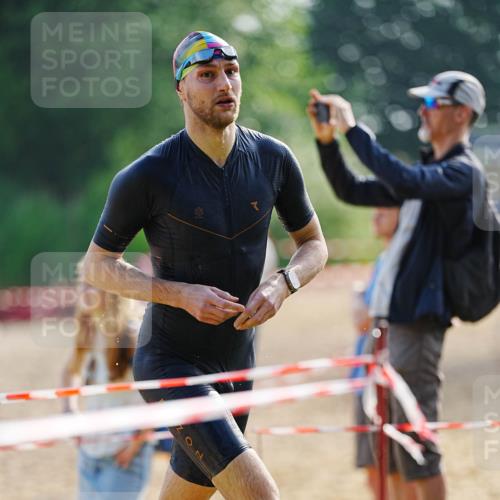 21.06.2026 - 29. Vierlanden-Triathlon LAZAROV Photography http://msf.ph/oto/9860809 21.06.2026 08:44:14 Schwimmen 4, 29, 34 meine-sportfotos.de