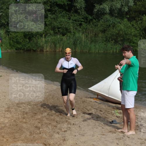 21.06.2026 - 29. Vierlanden-Triathlon Andreas Tolksdorf http://msf.ph/oto/9860827 21.06.2026 09:11:47 Schwimmen 255, 264, 300 meine-sportfotos.de