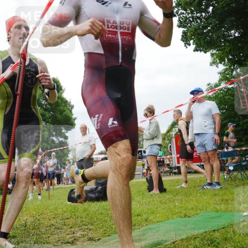 21.06.2026 - 29. Vierlanden-Triathlon LAZAROV Photography http://msf.ph/oto/9860843 21.06.2026 12:05:51 Schwimmen 968, 979 meine-sportfotos.de