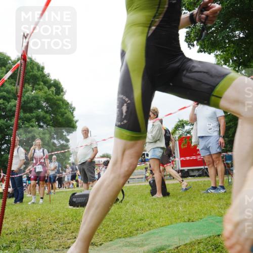 21.06.2026 - 29. Vierlanden-Triathlon LAZAROV Photography http://msf.ph/oto/9860847 21.06.2026 12:05:51 Schwimmen 968, 979 meine-sportfotos.de