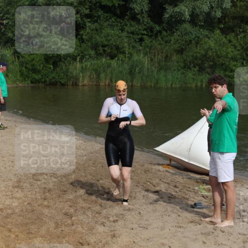 21.06.2026 - 29. Vierlanden-Triathlon Andreas Tolksdorf http://msf.ph/oto/9860854 21.06.2026 09:11:47 Schwimmen 255, 264, 300 meine-sportfotos.de