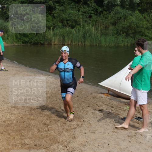 21.06.2026 - 29. Vierlanden-Triathlon Andreas Tolksdorf http://msf.ph/oto/9860882 21.06.2026 09:11:54 Schwimmen 300 meine-sportfotos.de