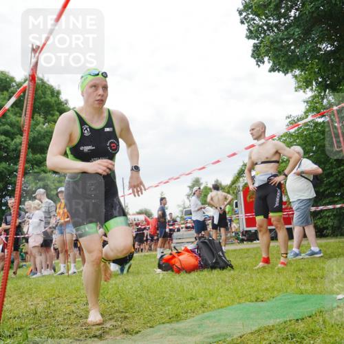 21.06.2026 - 29. Vierlanden-Triathlon LAZAROV Photography http://msf.ph/oto/9860925 21.06.2026 12:27:45 Schwimmen 1002, 1007 meine-sportfotos.de