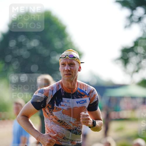 21.06.2026 - 29. Vierlanden-Triathlon LAZAROV Photography http://msf.ph/oto/9861063 21.06.2026 08:45:59 Schwimmen 84, 89, 131, 147, 165 meine-sportfotos.de