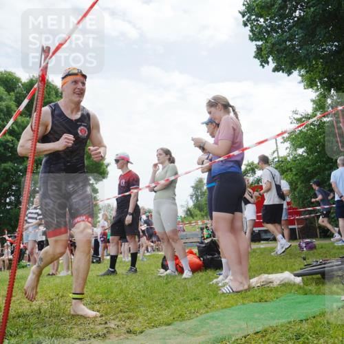 21.06.2026 - 29. Vierlanden-Triathlon LAZAROV Photography http://msf.ph/oto/9861139 21.06.2026 12:59:24 Schwimmen 1076, 1077 meine-sportfotos.de