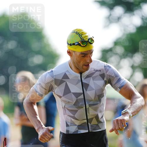 21.06.2026 - 29. Vierlanden-Triathlon LAZAROV Photography http://msf.ph/oto/9861193 21.06.2026 08:48:00 Schwimmen 90, 118, 130, 136, 180 meine-sportfotos.de