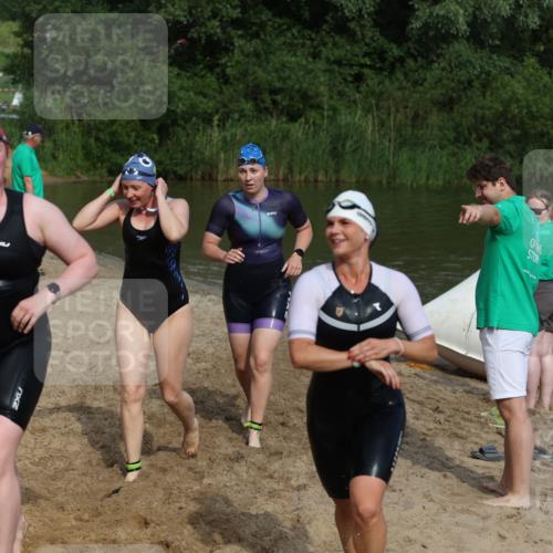 21.06.2026 - 29. Vierlanden-Triathlon Andreas Tolksdorf http://msf.ph/oto/9861217 21.06.2026 09:13:07 Schwimmen 227, 230, 280, 292 meine-sportfotos.de