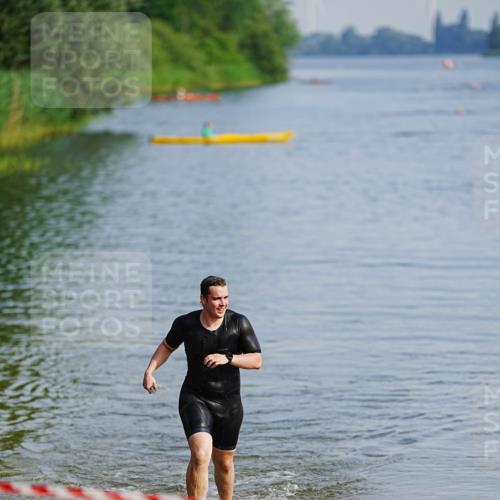 21.06.2026 - 29. Vierlanden-Triathlon LAZAROV Photography http://msf.ph/oto/9861356 21.06.2026 08:54:58 Schwimmen 19 meine-sportfotos.de