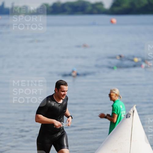 21.06.2026 - 29. Vierlanden-Triathlon LAZAROV Photography http://msf.ph/oto/9861376 21.06.2026 08:55:01 Schwimmen 19 meine-sportfotos.de